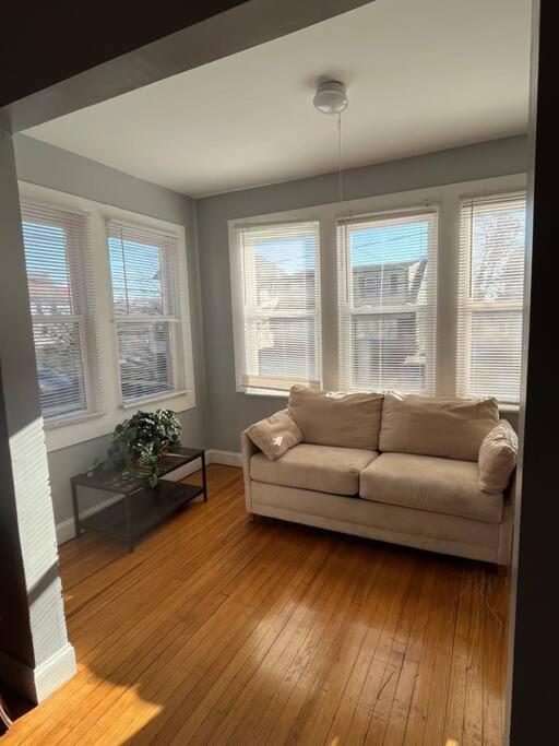 Three Bed One Bath Apt 25 Mins To Nyc Belleville Bagian luar foto