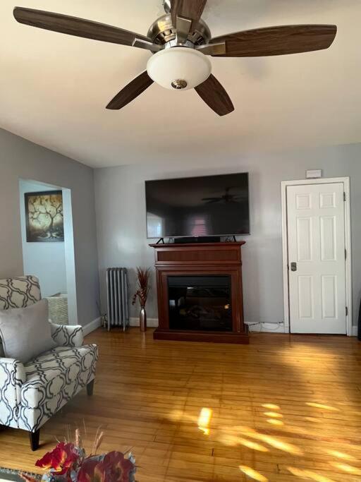 Three Bed One Bath Apt 25 Mins To Nyc Belleville Bagian luar foto