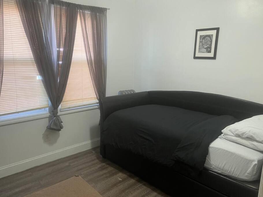 Three Bed One Bath Apt 25 Mins To Nyc Belleville Bagian luar foto